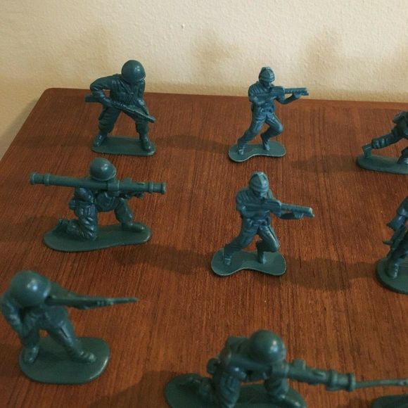 Plastic Army Guys Figures Dark Green Lot of 20 pcs - Picture 5 of 5